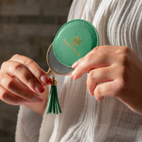 Caractéristiques du miroir de sac Organica Beauty grossissant et compact
